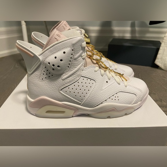 AIR JORDAN 6 GOLD HOOPS NEVER WORN - Picture 2 of 8